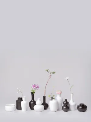 10 PIECE BLACK AND WHITE MINI VASE ASSORTMENT