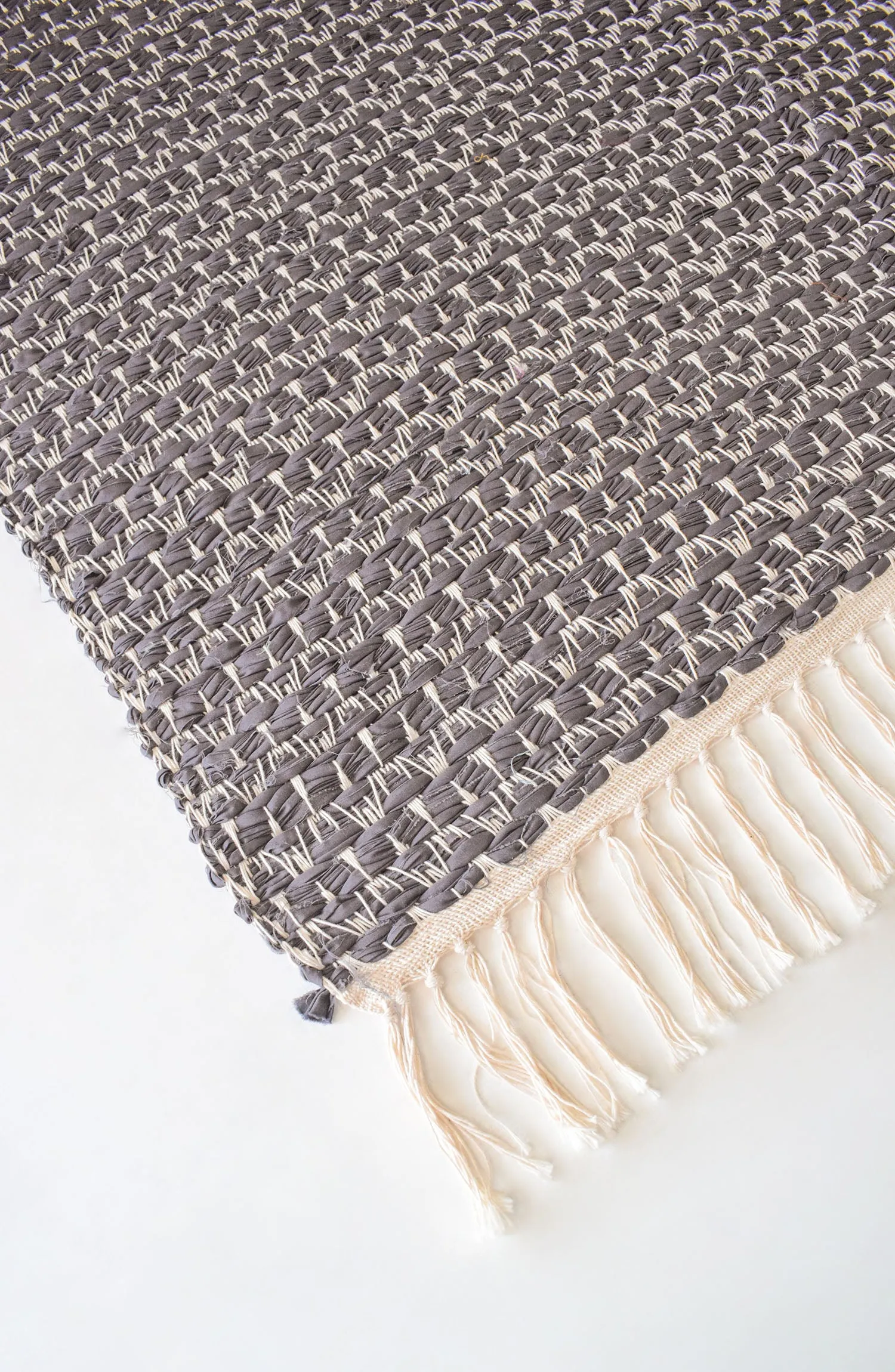Handmade Recycled Cotton RUG 6.25 ft x 4 ft (H-RUGS-22-007)